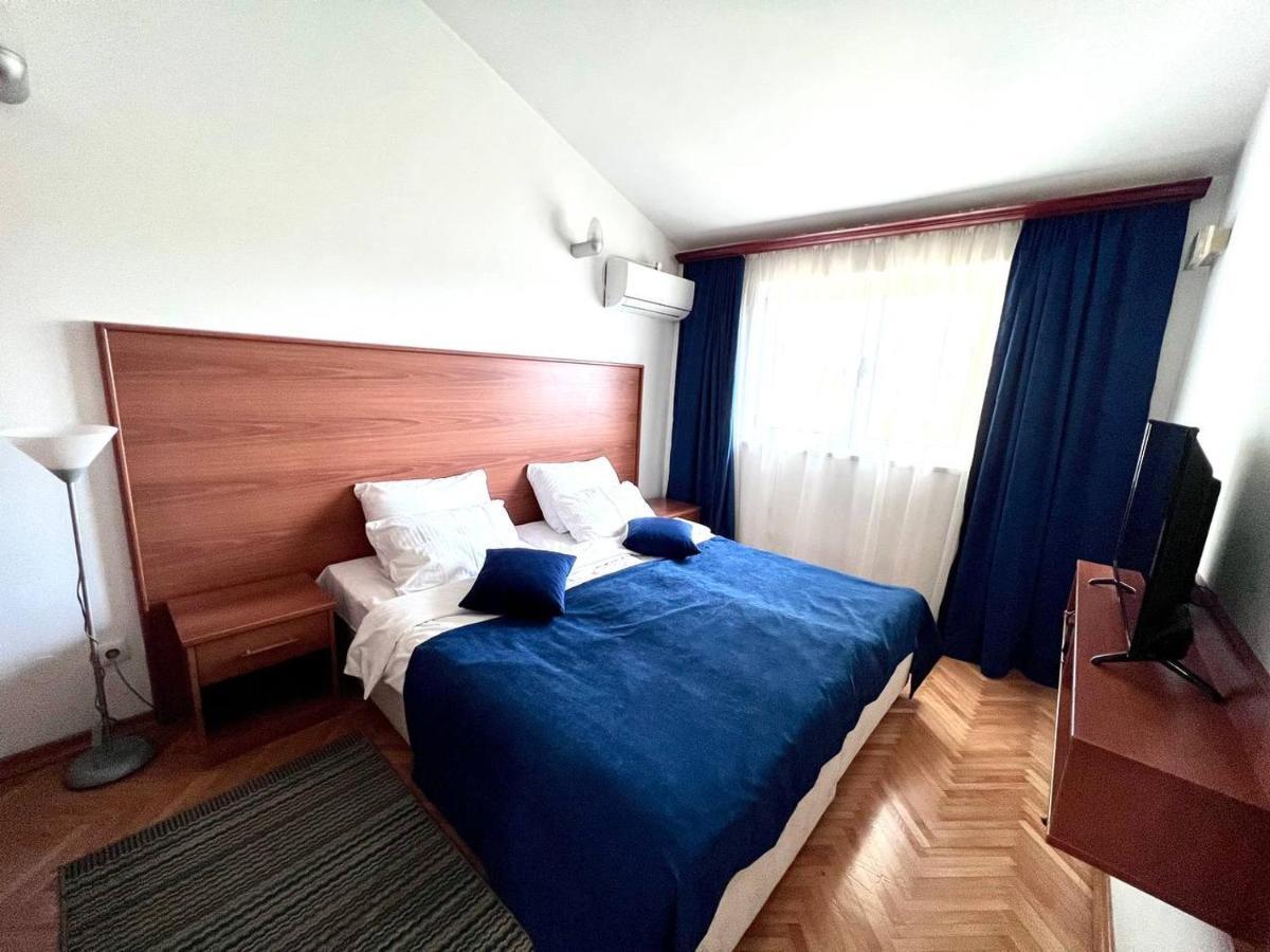 Hotel Ambasador พอดโกริกา ภายนอก รูปภาพ