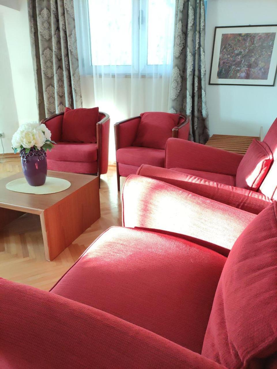 Hotel Ambasador พอดโกริกา ภายนอก รูปภาพ