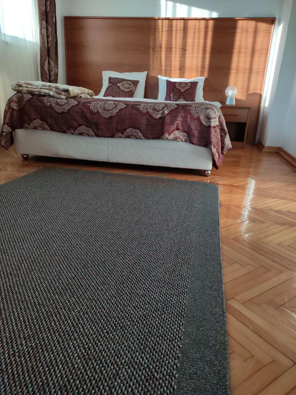 Hotel Ambasador พอดโกริกา ภายนอก รูปภาพ