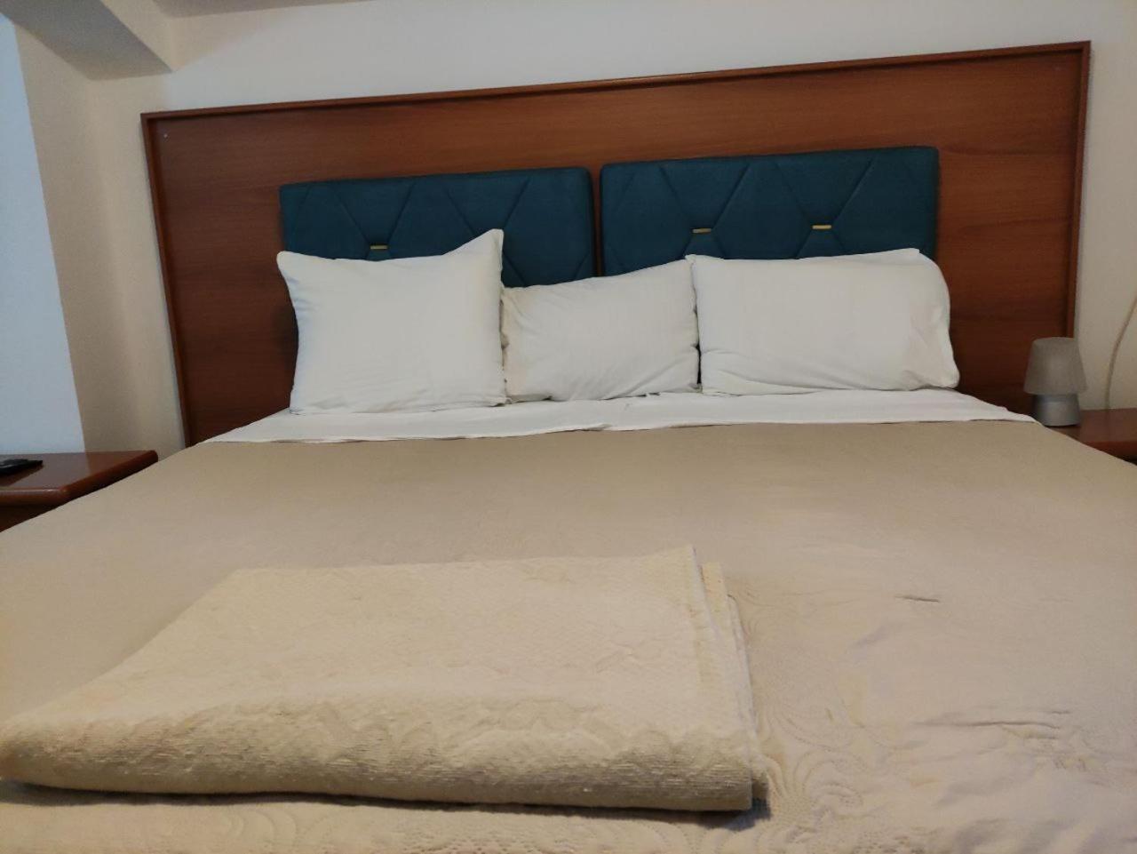 Hotel Ambasador พอดโกริกา ภายนอก รูปภาพ