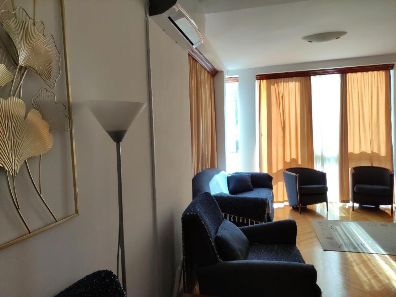 Hotel Ambasador พอดโกริกา ภายนอก รูปภาพ