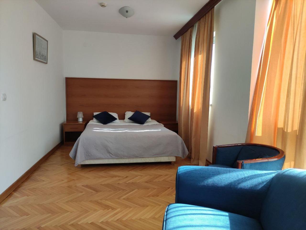 Hotel Ambasador พอดโกริกา ภายนอก รูปภาพ